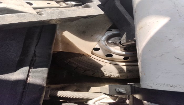 2015 Maruti Wagon R 1.0 LXI, Petrol, Manual, 88,547 km, tyre