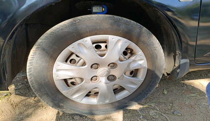 2012 Honda Brio E MT, Petrol, Manual, 77,266 km, tyre