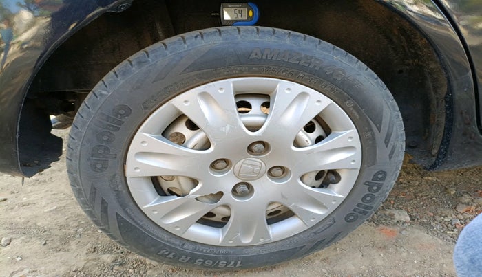 2012 Honda Brio E MT, Petrol, Manual, 77,266 km, tyre