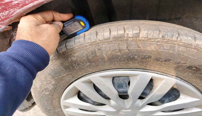 2017 Maruti Dzire VXI, Petrol, Manual, 94,542 km, tyre