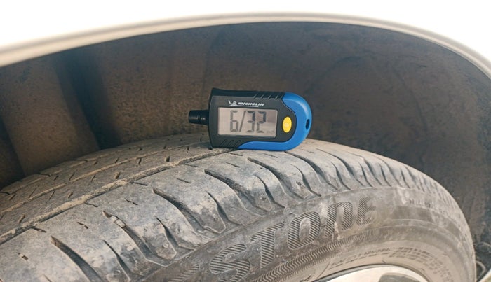 2024 Toyota RUMION  V MT , Petrol, Manual, 13,925 km, tyre