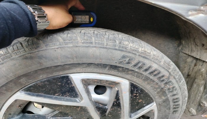 2017 Maruti Swift LXI (O), Petrol, Manual, 34,745 km, tyre