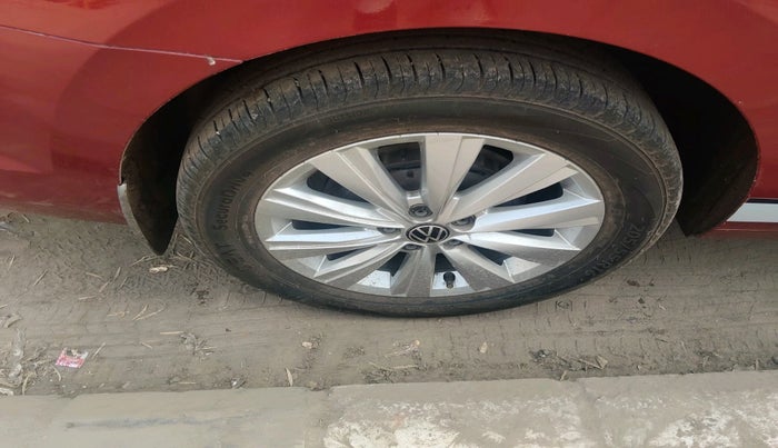 2024 Volkswagen VIRTUS Highline Plus 1.0 TSI MT, Petrol, Manual, 28,312 km, tyre