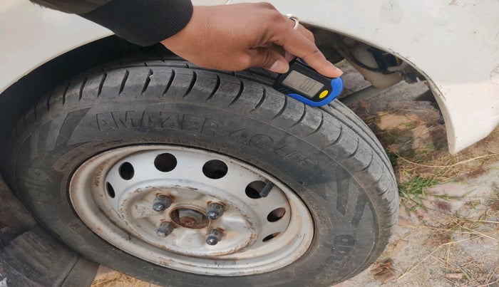 2014 Hyundai Eon ERA +, Petrol, Manual, 38,182 km, tyre