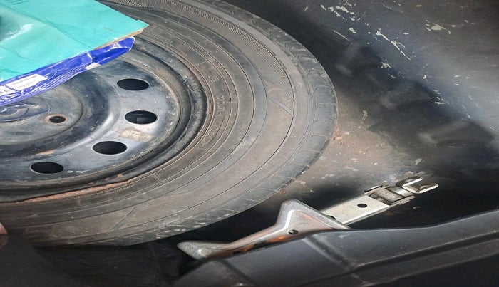 2018 Maruti Dzire VXI AMT, Petrol, Automatic, 1,27,989 km, tyre