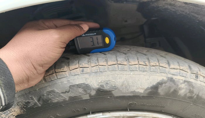 2021 Maruti Swift Dzire TOUR S-CNG, Petrol, Manual, 1,07,089 km, tyre