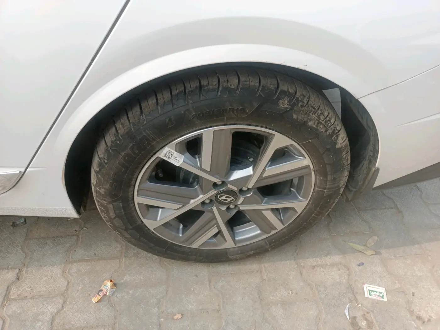 2025 Hyundai Verna SX(O) 1.5 MPI IVT , Petrol, Automatic, 9,193 km, tyre