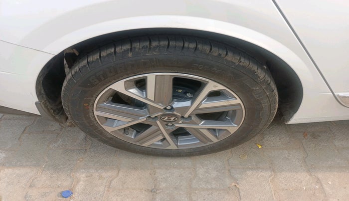 2025 Hyundai Verna SX(O) 1.5 MPI IVT , Petrol, Automatic, 9,193 km, tyre