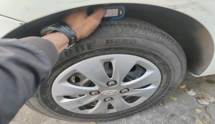 2011 Hyundai i10 SPORTZ 1.2 AT, Petrol, Automatic, 26,065 km, tyre