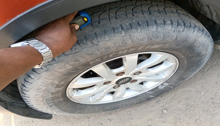 2016 Mahindra XUV500 W10 AT, Diesel, Automatic, 1,60,367 km, tyre