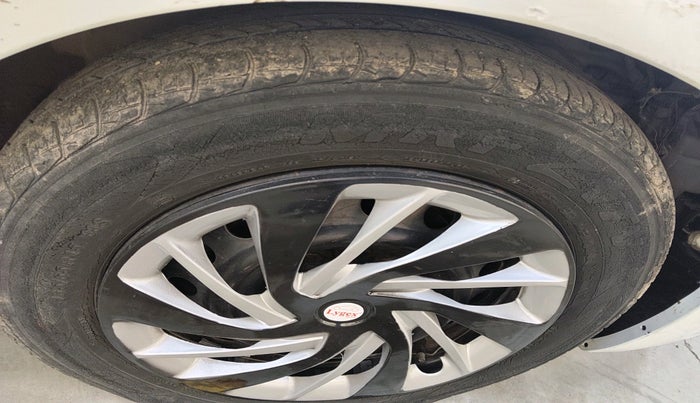 2016 Maruti Ciaz VDI SHVS, Diesel, Manual, 1,75,978 km, tyre