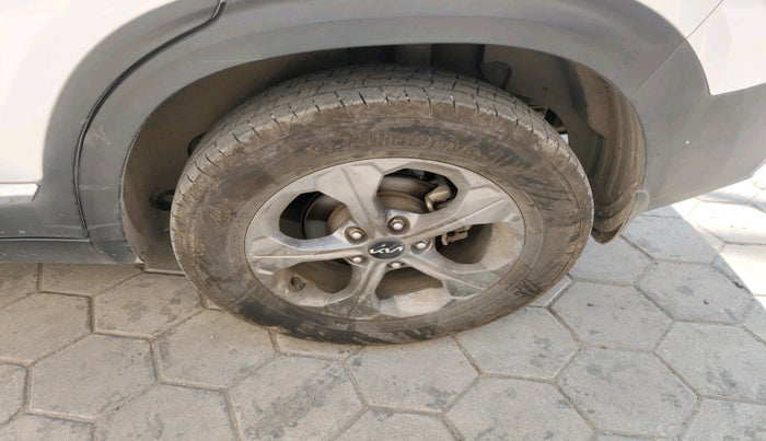 2022 KIA SELTOS HTK PLUS 1.5, Petrol, Manual, 74,991 km, tyre