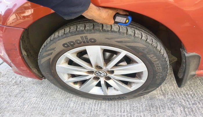 2015 Volkswagen Polo HIGHLINE1.2L, Petrol, Manual, 1,06,046 km, tyre