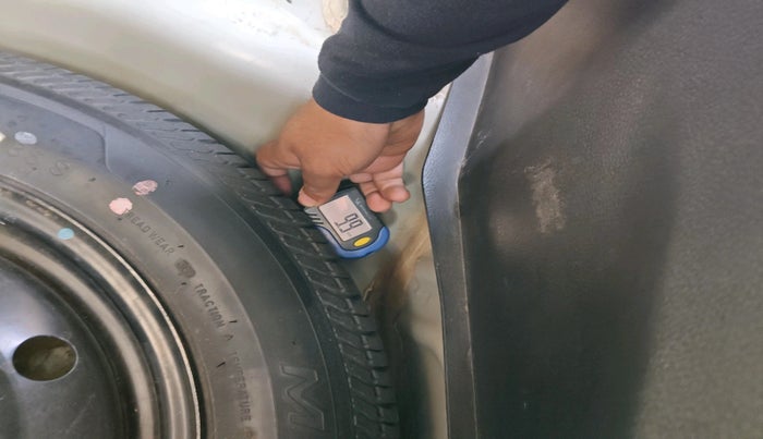 2017 Maruti Swift VXI, Petrol, Manual, 66,316 km, tyre