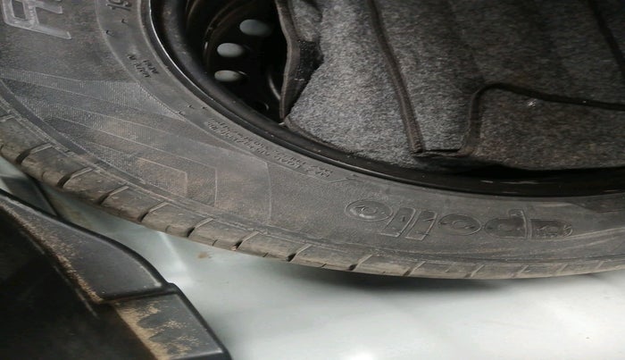 2022 Hyundai VENUE SX 1.5 CRDI, Diesel, Manual, 57,325 km, tyre