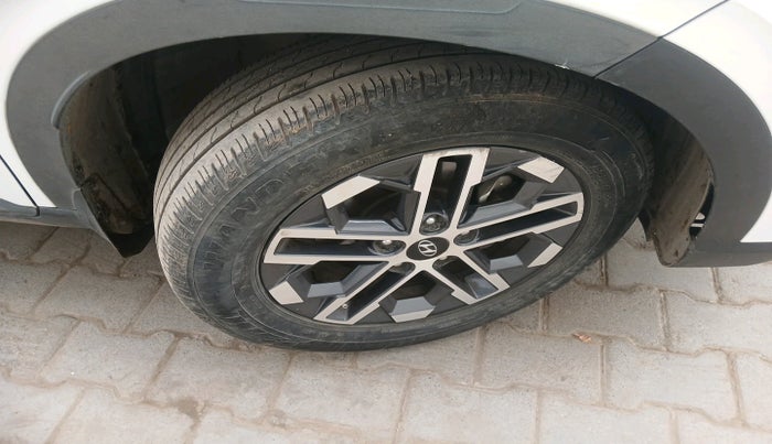 2022 Hyundai VENUE SX 1.5 CRDI, Diesel, Manual, 57,325 km, tyre