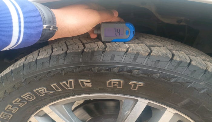 2017 Mahindra Scorpio S4 PLUS 1.99 INTELLI-HYBRID, Diesel, Manual, 1,80,182 km, tyre