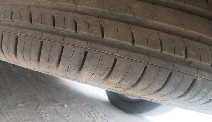 2017 Mahindra Scorpio S4 PLUS 1.99 INTELLI-HYBRID, Diesel, Manual, 1,80,182 km, tyre