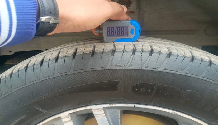 2017 Mahindra Scorpio S4 PLUS 1.99 INTELLI-HYBRID, Diesel, Manual, 1,80,182 km, tyre