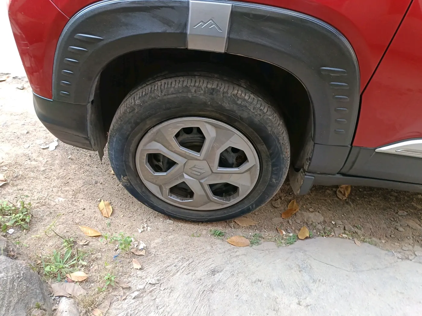 2024 Maruti BREZZA VXI S-CNG, CNG, Manual, 41,828 km, tyre