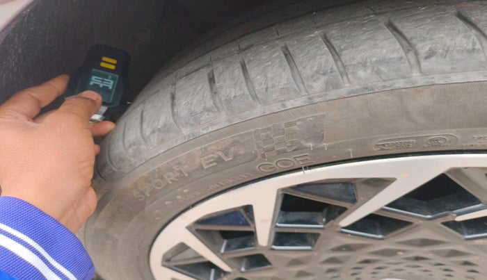 2023 Hyundai IONIQ 5 RWD, Electric, Automatic, 43,384 km, tyre