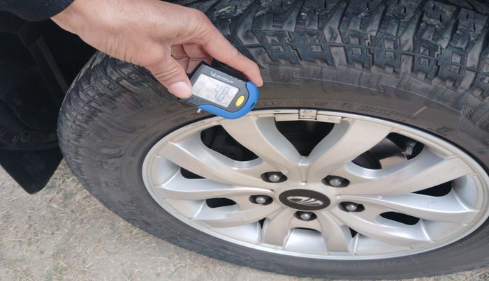 2017 Mahindra XUV500 W10 AT, Diesel, Automatic, 71,622 km, tyre