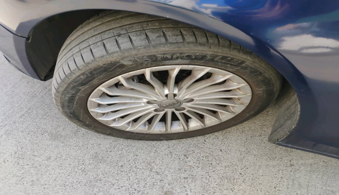 2015 Audi A4 35 TDI Multitronic, Diesel, Automatic, 1,28,528 km, tyre