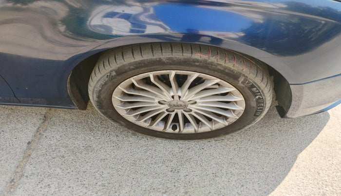 2015 Audi A4 35 TDI Multitronic, Diesel, Automatic, 1,28,528 km, tyre