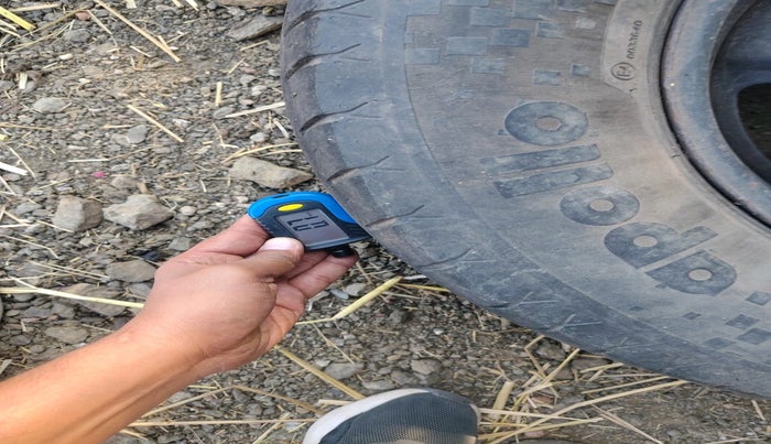 2012 Mahindra Bolero ZLX BS-III, Diesel, Manual, 1,32,910 km, tyre