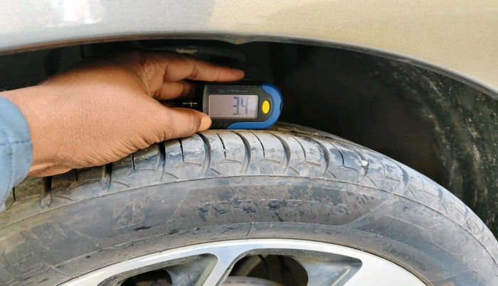 2020 Toyota Glanza V, Petrol, Manual, 89,256 km, tyre