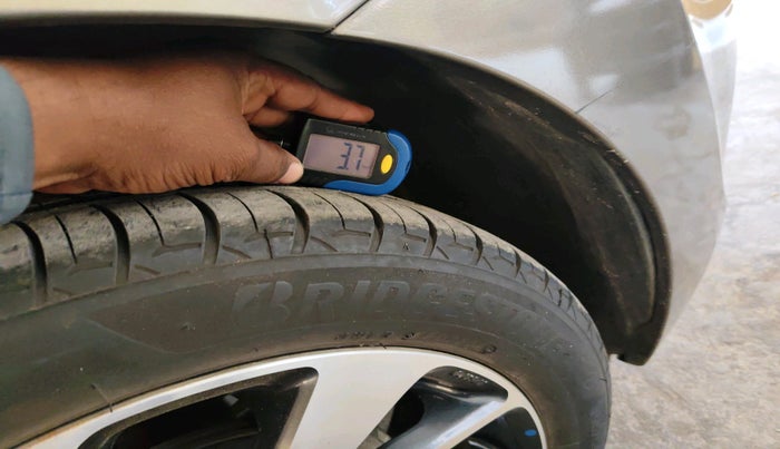 2020 Toyota Glanza V, Petrol, Manual, 89,256 km, tyre