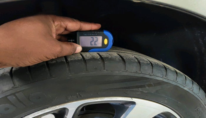 2020 Toyota Glanza V, Petrol, Manual, 89,256 km, tyre