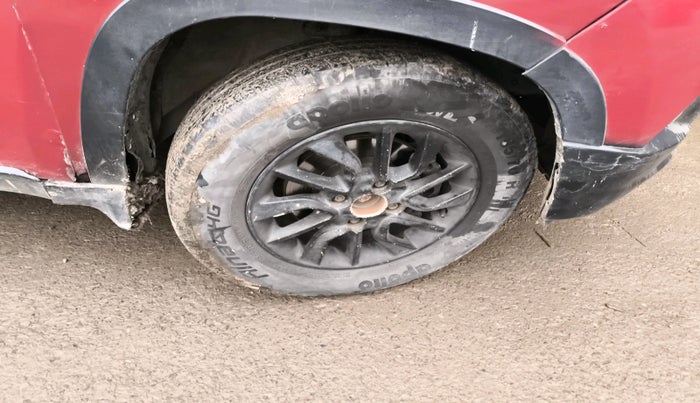 2016 Mahindra Kuv100 K8 5 STR, Petrol, Manual, 84,296 km, tyre