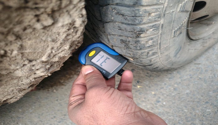 2011 Maruti Alto STD, Petrol, Manual, 1,45,002 km, tyre