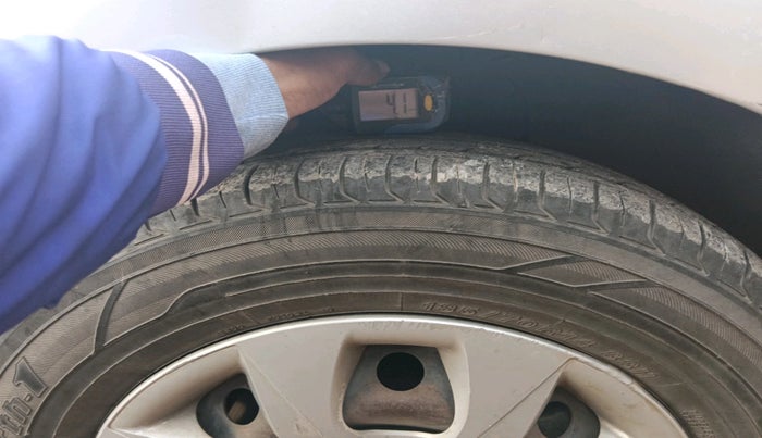 2016 Hyundai Elite i20 MAGNA 1.2, Petrol, Manual, 2,34,126 km, tyre