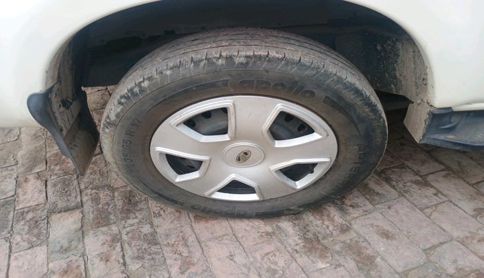 2017 Mahindra Scorpio S6 PLUS 1.99 INTELLI-HYBRID, Diesel, Manual, 20,278 km, tyre