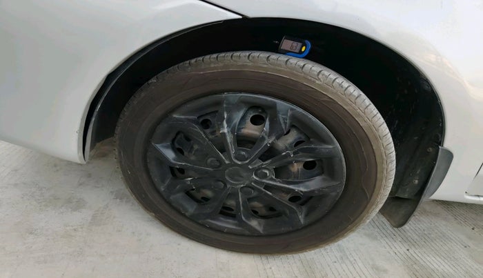 2014 Toyota Etios Liva GD, Diesel, Manual, 3,69,756 km, tyre