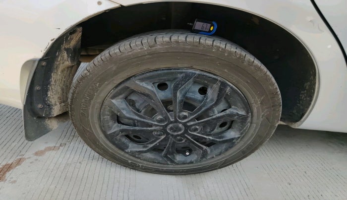 2014 Toyota Etios Liva GD, Diesel, Manual, 3,69,756 km, tyre