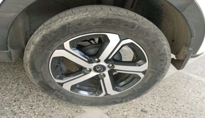 2021 Tata NEXON XZA PLUS DIESEL, Diesel, Automatic, 64,884 km, tyre