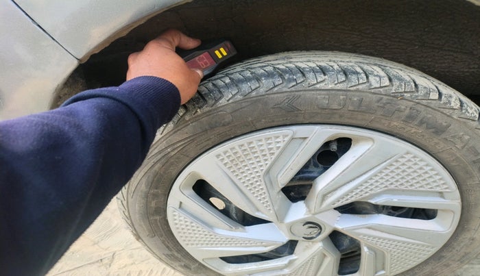 2011 Maruti Wagon R 1.0 VXI, Petrol, Manual, 43,827 km, tyre