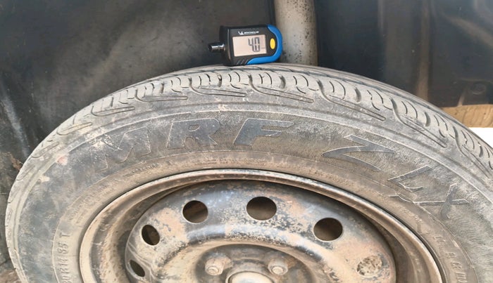 2011 Maruti Swift Dzire VDI, Diesel, Manual, 1,05,839 km, tyre