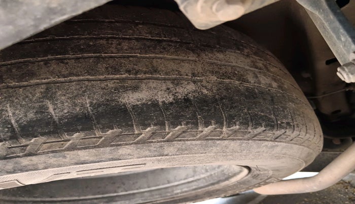 2016 Mahindra XUV500 W10 AT, Diesel, Automatic, 1,01,692 km, tyre