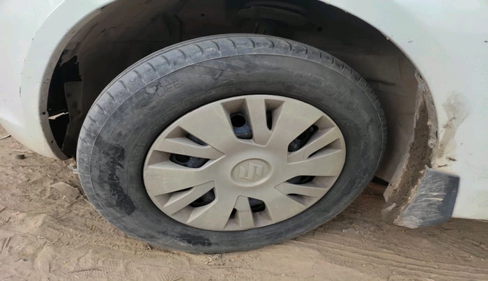 2012 Maruti Swift VXI, Petrol, Manual, 95,518 km, tyre