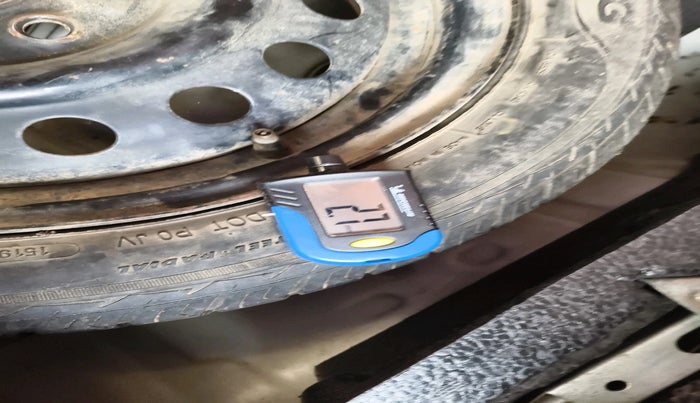 2017 Maruti Wagon R 1.0 VXI, Petrol, Manual, 74,139 km, tyre