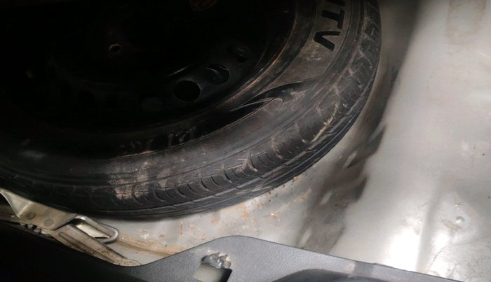 2017 Maruti Baleno ZETA PETROL 1.2, Petrol, Manual, 60,826 km, tyre