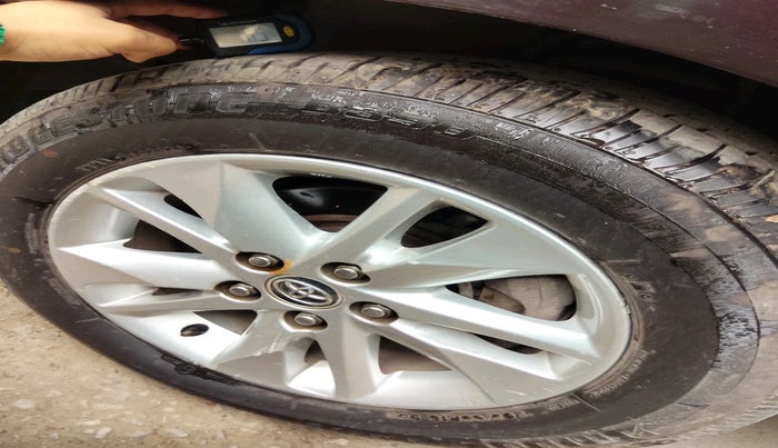 2017 Toyota Innova Crysta 2.8 ZX AT 7 STR, Diesel, Automatic, 1,45,112 km, tyre