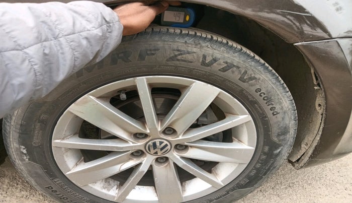 2016 Volkswagen Polo COMFORTLINE 1.2L, Petrol, Manual, 81,050 km, tyre