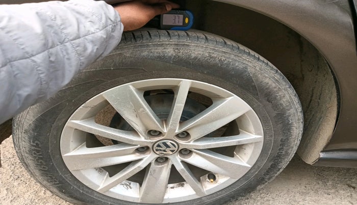 2016 Volkswagen Polo COMFORTLINE 1.2L, Petrol, Manual, 81,050 km, tyre