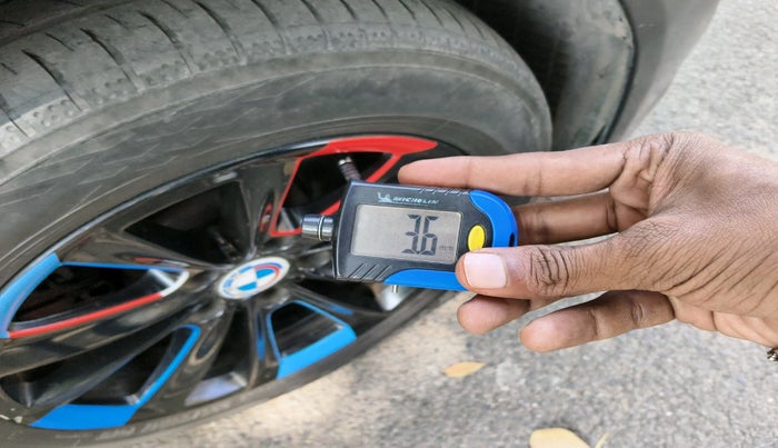 2011 BMW 5 Series 520D 2.0, Diesel, Automatic, 1,22,444 km, tyre