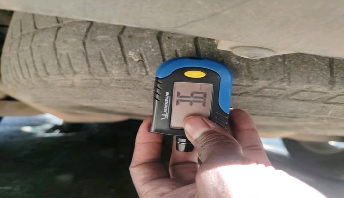 2011 Mahindra XUV500 W8, Diesel, Manual, 1,43,114 km, tyre